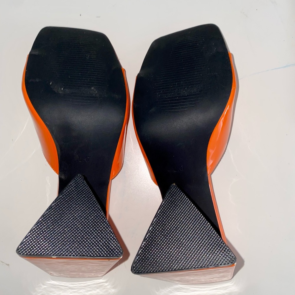EGO official
Square peep toe sculptured flared block heel mule in orange patent - Picture 4 of 4